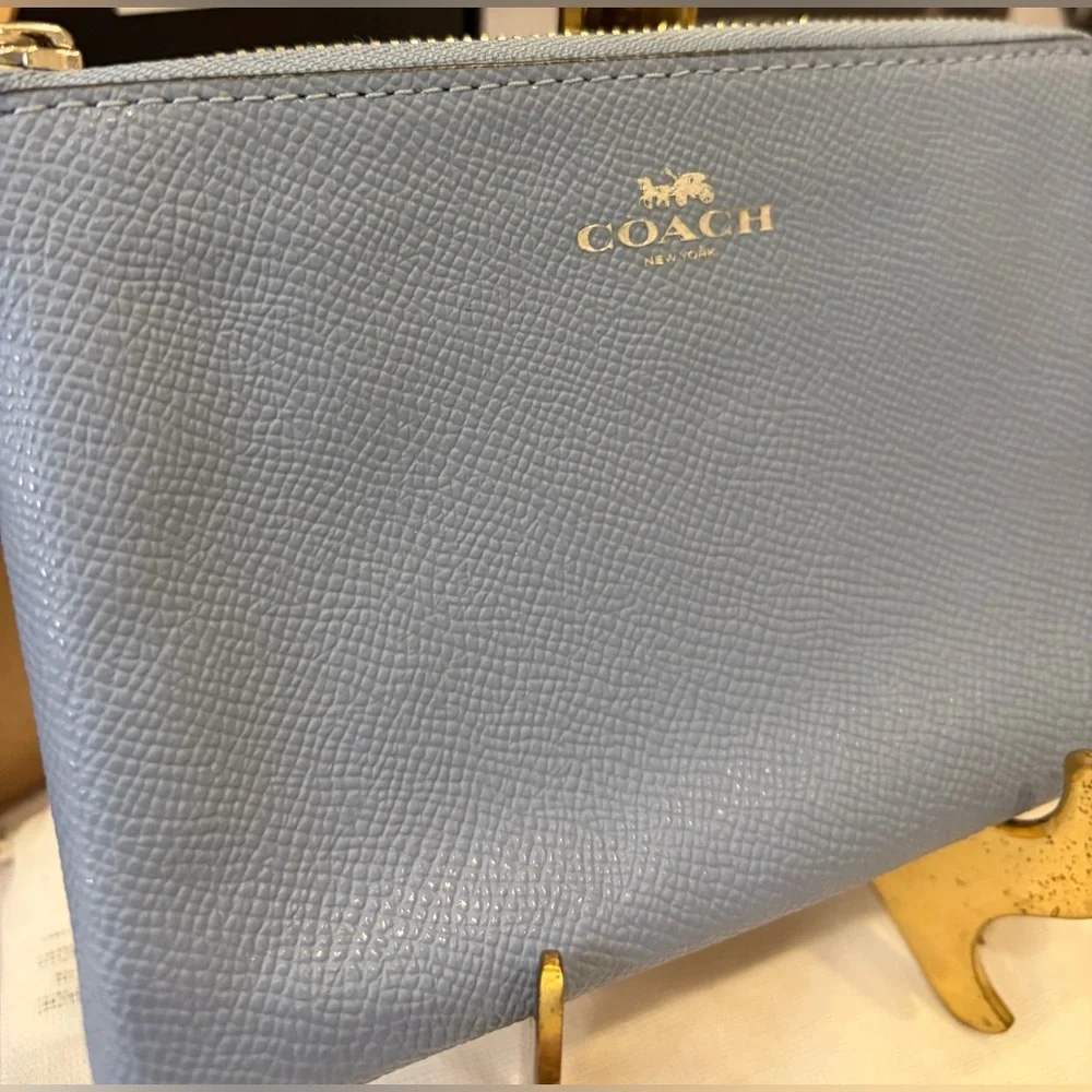 🩵NWOT COACH MEDIUM BLUE ZiIP-AROUND WRISTLET ~ COMES WITH COACH KEYCHAIN - Picture 7 of 12